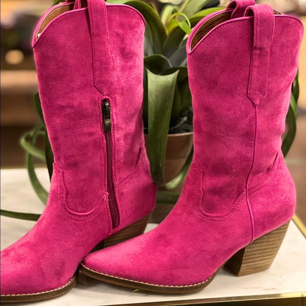 Fuchsia size 5.5 true to size amazing Boots